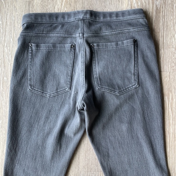Hue Jeggings in Distressed Grey (s) - Picture 4 of 4